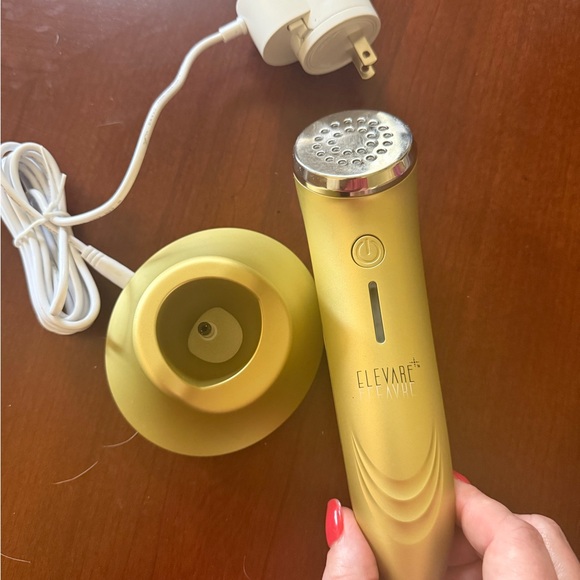 Elevare Skin Device in Gold - Picture 1 of 4